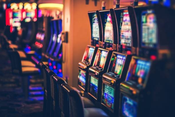 Wolf Gold slot game interface showing reels and betting controls on diponegoro 4d